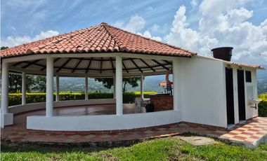 Venta Casa Campestre en Chinauta Antes del Peaje | 246 m²