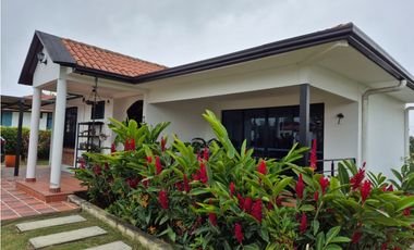 Venta Casa Campestre en Chinauta Antes del Peaje | 246 m²