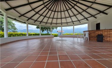 Venta Casa Campestre en Chinauta Antes del Peaje | 246 m²