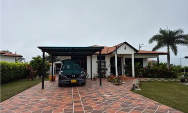 Venta Casa Campestre en Chinauta Antes del Peaje | 246 m²