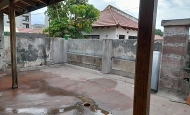 VENTA CASA. PATIO. TERRAZA. COCHERA. LOCAL. LANUS.