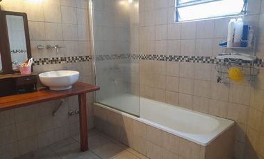 VENTA CASA. PATIO. TERRAZA. COCHERA. LOCAL. LANUS.