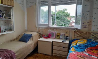 VENTA CASA. PATIO. TERRAZA. COCHERA. LOCAL. LANUS.