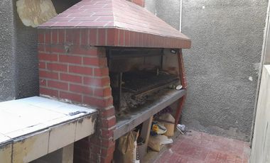 VENTA CASA. PATIO. TERRAZA. COCHERA. LOCAL. LANUS.