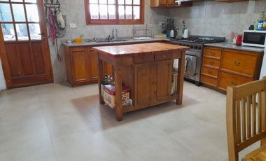 VENTA CASA. PATIO. TERRAZA. COCHERA. LOCAL. LANUS.