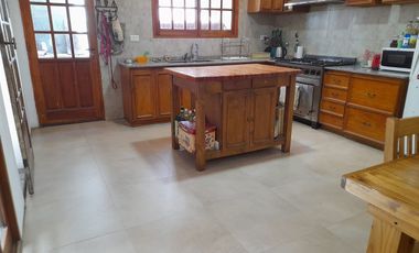 VENTA CASA. PATIO. TERRAZA. COCHERA. LOCAL. LANUS.