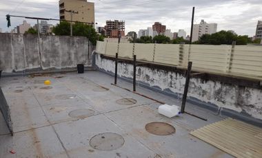 VENTA CASA. PATIO. TERRAZA. COCHERA. LOCAL. LANUS.