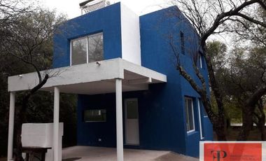 Casa en alquiler permanente c/ pileta en Villa de las Rosas
