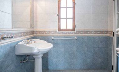 VENTA CASA 7 AMBIENTES OLIVOS ROCHE MUTIFAMILIAR