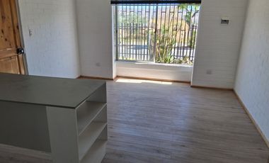 SE ARRIENDA ACOGEDORA CASA SOLIDA