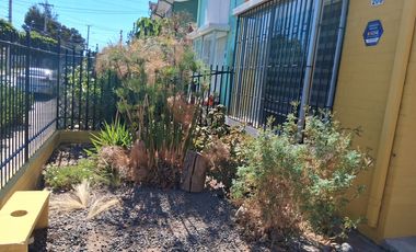 SE ARRIENDA ACOGEDORA CASA SOLIDA