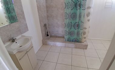 SE ARRIENDA ACOGEDORA CASA SOLIDA