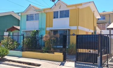 SE ARRIENDA ACOGEDORA CASA SOLIDA