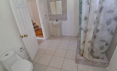 SE ARRIENDA ACOGEDORA CASA SOLIDA