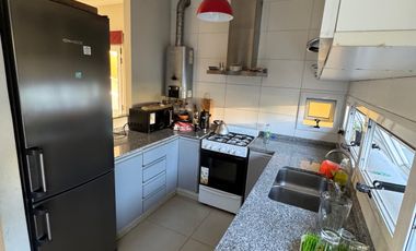 MUY BUENA CASA - BARRIO MEDICO 2