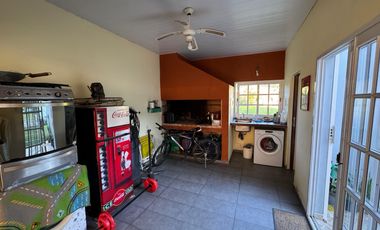 MUY BUENA CASA - BARRIO MEDICO 2