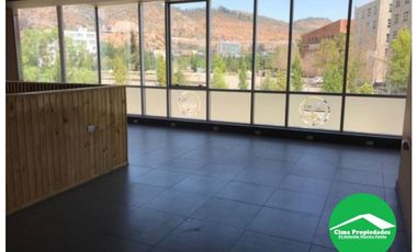 Arriendo Local Comercial de 2 Niveles en Huechuraba