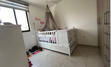 Casa en RENTA Toluca, cercana a Plaza Santín, dentro de Fraccionamiento nuevo, doble filtro de seguridad.