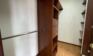 Casa en RENTA Toluca, zona aeropuerto, remodelada, doble filtro de seguridad.