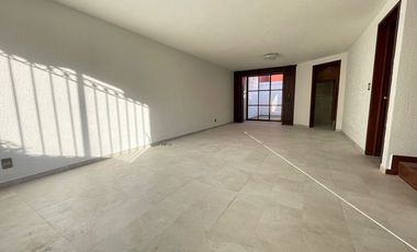 Casa en RENTA Toluca, zona aeropuerto, remodelada, doble filtro de seguridad.