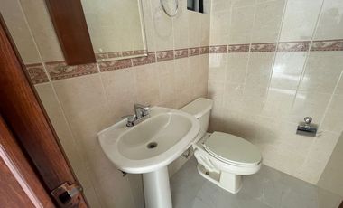 Casa en RENTA Toluca, zona aeropuerto, remodelada, doble filtro de seguridad.