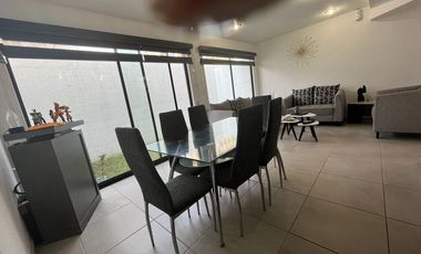 Casa en RENTA Toluca, cercana a Plaza Santín, dentro de Fraccionamiento nuevo, doble filtro de seguridad.