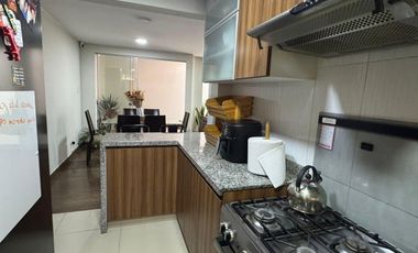Venta de Casa de 4 Pisos  – Santiago de Surco