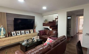 Venta de Casa de 4 Pisos  – Santiago de Surco