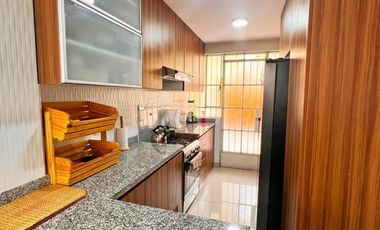 Venta de Casa de 4 Pisos  – Santiago de Surco