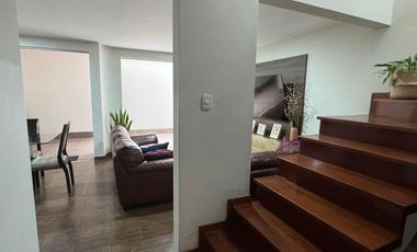 Venta de Casa de 4 Pisos  – Santiago de Surco