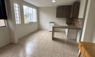 Venta de Casa de 4 Pisos  – Santiago de Surco