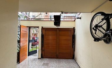 Venta de Casa de 4 Pisos  – Santiago de Surco