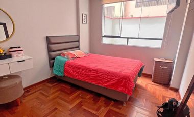 Venta de Casa de 4 Pisos  – Santiago de Surco