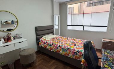 Venta de Casa de 4 Pisos  – Santiago de Surco