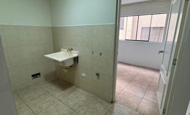 Venta de Casa de 4 Pisos  – Santiago de Surco