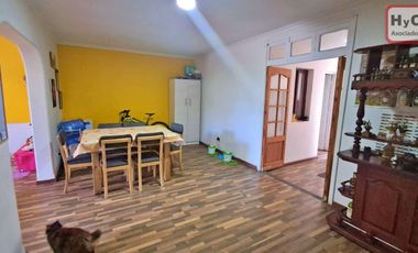 Hogar familiar: luminoso, seguro y con patio