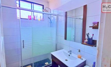 Hogar familiar: luminoso, seguro y con patio