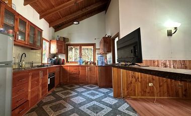 SE VENDE 2 CASAS EN 5.000M2, VISTA VOLCÁN Y LAGO