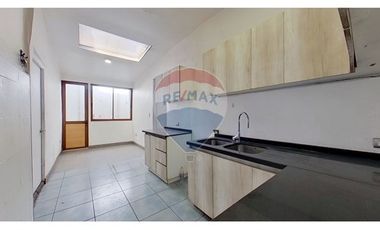 Casa Venta 3 Dormitorios., Renovada
