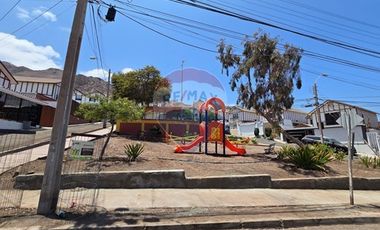 CASA EN PARQUE INGLES 4D 3B  PATIO AMPLIO