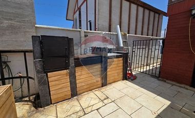 CASA EN PARQUE INGLES 4D 3B  PATIO AMPLIO