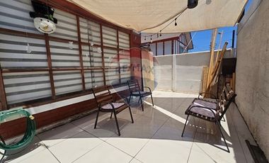 CASA EN PARQUE INGLES 4D 3B  PATIO AMPLIO