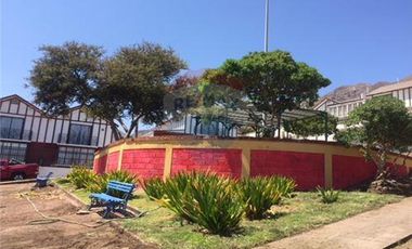 CASA EN PARQUE INGLES 4D 3B  PATIO AMPLIO