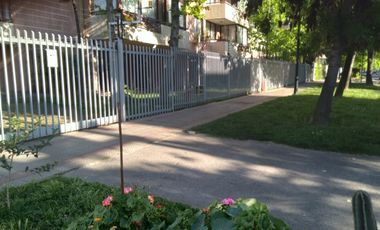 ESTACIONAMIENTO SEGURO EN BARRIO RESIDENCIAL DE ÑUÑOA