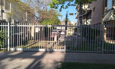 ESTACIONAMIENTO SEGURO EN BARRIO RESIDENCIAL DE ÑUÑOA