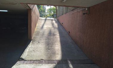 ESTACIONAMIENTO SEGURO EN BARRIO RESIDENCIAL DE ÑUÑOA