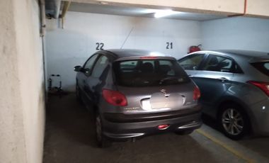 ESTACIONAMIENTO SEGURO EN BARRIO RESIDENCIAL DE ÑUÑOA