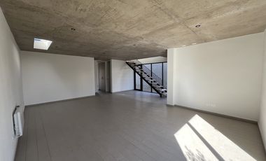 SE VENDE CASA DE 2 PISOS EN BOSQUES DE MONTEMAR (CÓD. 571)