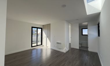 SE VENDE CASA DE 2 PISOS EN BOSQUES DE MONTEMAR (CÓD. 571)