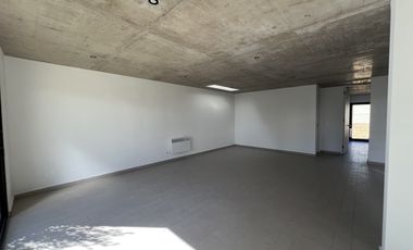 SE VENDE CASA DE 2 PISOS EN BOSQUES DE MONTEMAR (CÓD. 571)